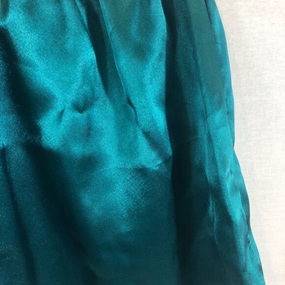 Vintage Victoria’s Secret Gold Label Satin Shorts - Picture 2 of 6